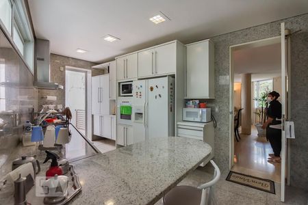 Casa à venda com 800m², 5 quartos e 10 vagas Casa à venda com 800m², 5 quartos e 10 vagasCozinha