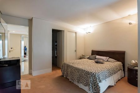 Casa à venda com 800m², 5 quartos e 10 vagas Casa à venda com 800m², 5 quartos e 10 vagasQuarto 4 Suíte