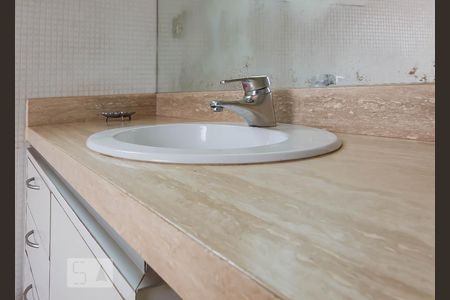 Casa à venda com 800m², 5 quartos e 10 vagas Casa à venda com 800m², 5 quartos e 10 vagasTorneira Banheiro Area de Lazer