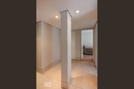 Casa à venda com 800m², 5 quartos e 10 vagas Casa à venda com 800m², 5 quartos e 10 vagasCorredor