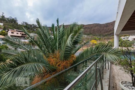 Casa à venda com 800m², 5 quartos e 10 vagas Casa à venda com 800m², 5 quartos e 10 vagasVista Varanda Sala 4