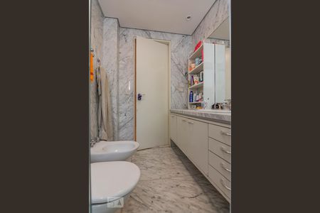 Casa à venda com 800m², 5 quartos e 10 vagas Casa à venda com 800m², 5 quartos e 10 vagasBanheiro Social