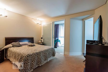 Casa à venda com 800m², 5 quartos e 10 vagas Casa à venda com 800m², 5 quartos e 10 vagasQuarto 4 Suíte