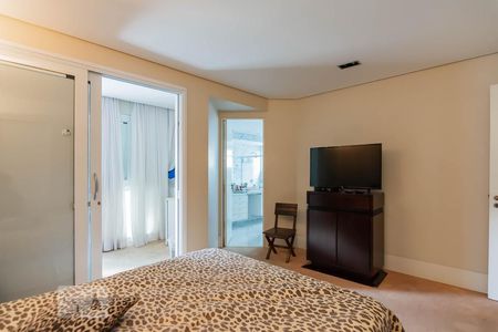 Casa à venda com 800m², 5 quartos e 10 vagas Casa à venda com 800m², 5 quartos e 10 vagasQuarto 4 Suíte