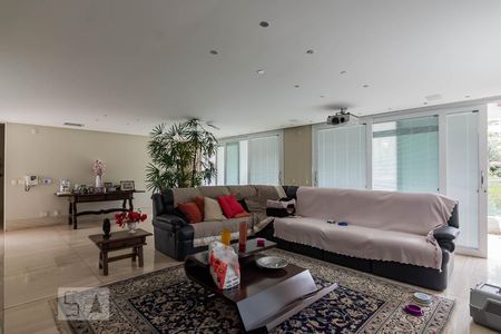 Casa à venda com 800m², 5 quartos e 10 vagas Casa à venda com 800m², 5 quartos e 10 vagasSala 4