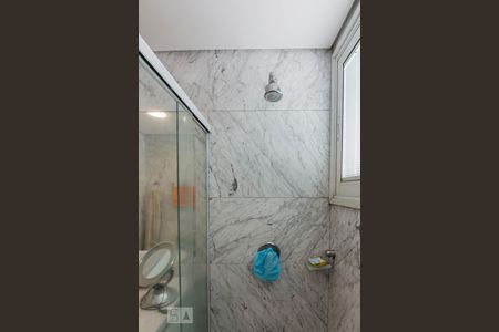 Casa à venda com 800m², 5 quartos e 10 vagas Casa à venda com 800m², 5 quartos e 10 vagasChuveiro Banheiro Social