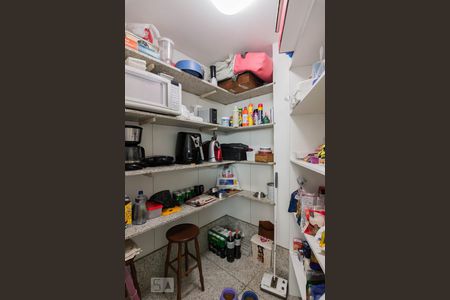 Casa à venda com 800m², 5 quartos e 10 vagas Casa à venda com 800m², 5 quartos e 10 vagasDespensa