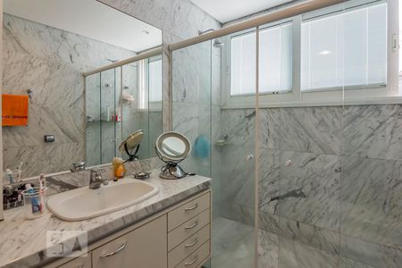 Casa à venda com 800m², 5 quartos e 10 vagas Casa à venda com 800m², 5 quartos e 10 vagasTorneira Banheiro Social