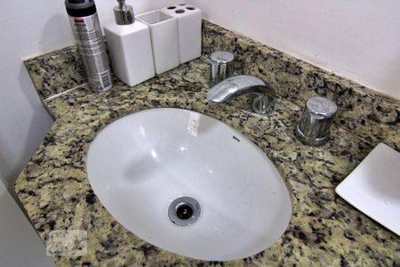 Apartamento à venda com 65m², 3 quartos e 2 vagas Apartamento à venda com 65m², 3 quartos e 2 vagasBanheiro da Suíte