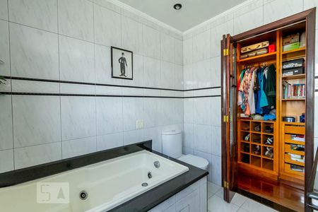 Casa à venda com 276m², 3 quartos e 2 vagasBanheiro da suíte