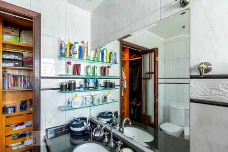 Casa à venda com 276m², 3 quartos e 2 vagasEspelho