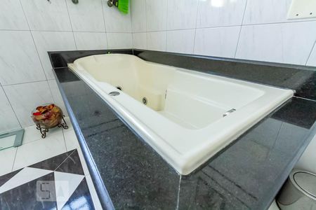 Casa à venda com 276m², 3 quartos e 2 vagasBanheira