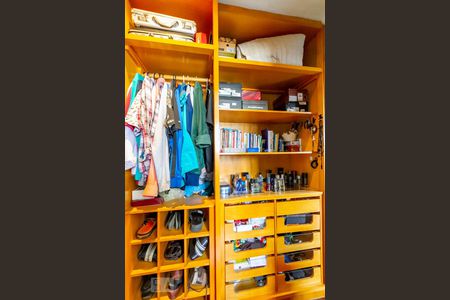 Casa à venda com 276m², 3 quartos e 2 vagasCloset da suíte