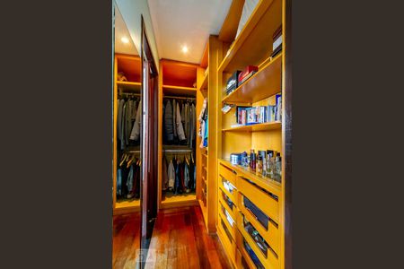 Casa à venda com 276m², 3 quartos e 2 vagasCloset da suíte