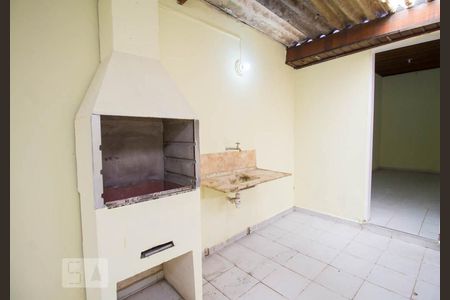 Casa à venda com 140m², 3 quartos e 2 vagas Casa à venda com 140m², 3 quartos e 2 vagasChurrasqueira