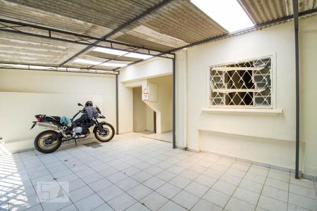 Casa à venda com 140m², 3 quartos e 2 vagas Casa à venda com 140m², 3 quartos e 2 vagasGaragem
