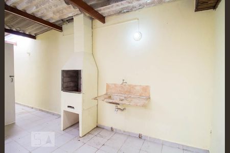 Casa à venda com 140m², 3 quartos e 2 vagas Casa à venda com 140m², 3 quartos e 2 vagasChurrasqueira
