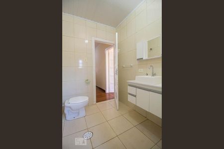 Casa à venda com 140m², 3 quartos e 2 vagas Casa à venda com 140m², 3 quartos e 2 vagasBanheiro 1