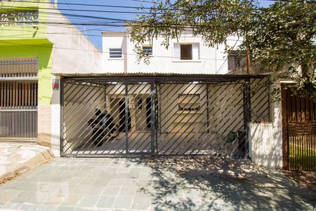 Casa à venda com 140m², 3 quartos e 2 vagas Casa à venda com 140m², 3 quartos e 2 vagasFachada