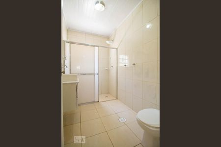 Casa à venda com 140m², 3 quartos e 2 vagas Casa à venda com 140m², 3 quartos e 2 vagasBanheiro 1