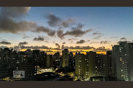 Apartamento para alugar com 45m², 1 quarto e 1 vaga Apartamento para alugar com 45m², 1 quarto e 1 vagaVista noturna do quarto