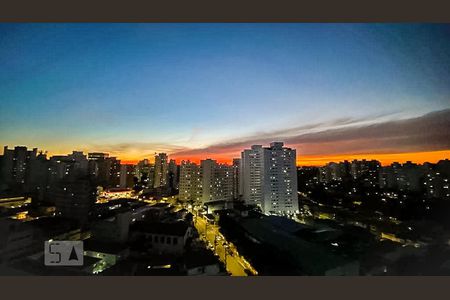Apartamento para alugar com 45m², 1 quarto e 1 vaga Apartamento para alugar com 45m², 1 quarto e 1 vagaVista noturna da varanda