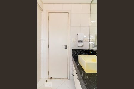 Apartamento à venda com 74m², 2 quartos e 2 vagasBanheiro