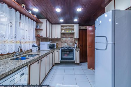 Casa de condomínio à venda com 350m², 4 quartos e 2 vagas Casa de condomínio à venda com 350m², 4 quartos e 2 vagasCozinha