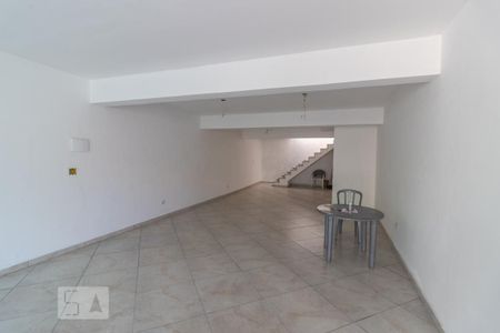 Casa à venda com 180m², 3 quartos e 5 vagas Casa à venda com 180m², 3 quartos e 5 vagasGaragem