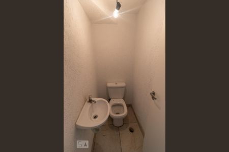 Casa à venda com 180m², 3 quartos e 5 vagas Casa à venda com 180m², 3 quartos e 5 vagasBanheiro de serviço 1