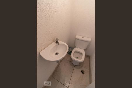 Casa à venda com 180m², 3 quartos e 5 vagas Casa à venda com 180m², 3 quartos e 5 vagasBanheiro de serviço 1