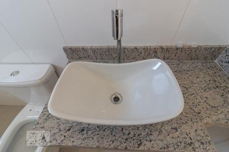 Casa à venda com 180m², 3 quartos e 5 vagas Casa à venda com 180m², 3 quartos e 5 vagasBanheiro da suíte detalhe