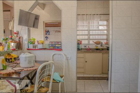 Casa à venda com 330m², 5 quartos e 4 vagas Casa à venda com 330m², 5 quartos e 4 vagasCozinha da casa 1