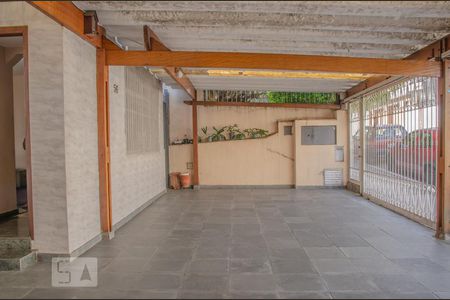 Casa à venda com 330m², 5 quartos e 4 vagas Casa à venda com 330m², 5 quartos e 4 vagasGaragem