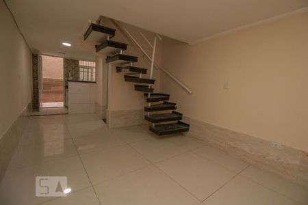 Sala de casa de condomínio para alugar com 2 quartos, 60m² em Vila Granada, São Paulo