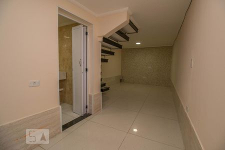 Sala de casa de condomínio para alugar com 2 quartos, 60m² em Vila Granada, São Paulo