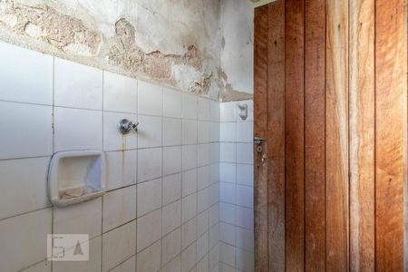 Casa à venda com 110m², 3 quartos e 3 vagas Casa à venda com 110m², 3 quartos e 3 vagasBanheiro dos Fundos