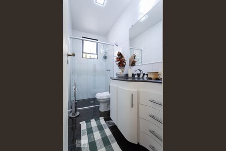 Apartamento para alugar com 110m², 3 quartos e 2 vagasBanheiro social 