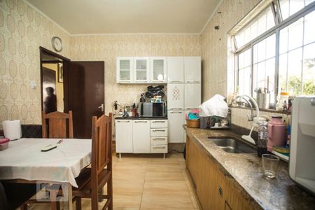 Casa à venda com 300m², 4 quartos e 5 vagas Casa à venda com 300m², 4 quartos e 5 vagasCozinha