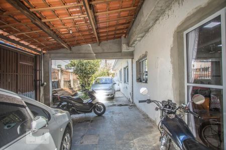 Casa à venda com 300m², 4 quartos e 5 vagas Casa à venda com 300m², 4 quartos e 5 vagasGaragem