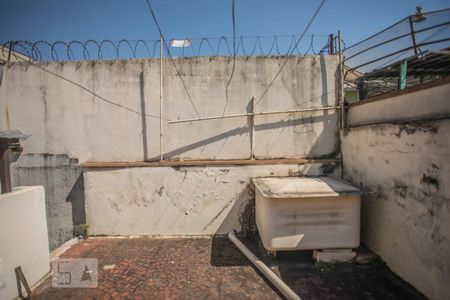 Casa à venda com 300m², 4 quartos e 5 vagas Casa à venda com 300m², 4 quartos e 5 vagasTerraço