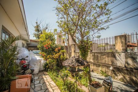 Casa à venda com 300m², 4 quartos e 5 vagas Casa à venda com 300m², 4 quartos e 5 vagasGaragem