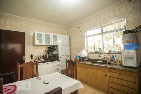 Casa à venda com 300m², 4 quartos e 5 vagas Casa à venda com 300m², 4 quartos e 5 vagasCozinha