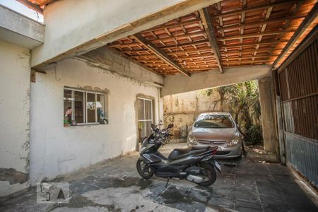 Casa à venda com 300m², 4 quartos e 5 vagas Casa à venda com 300m², 4 quartos e 5 vagasGaragem