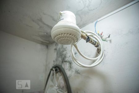 Casa à venda com 300m², 4 quartos e 5 vagas Casa à venda com 300m², 4 quartos e 5 vagasBanheiro de Serviço - Chuveiro