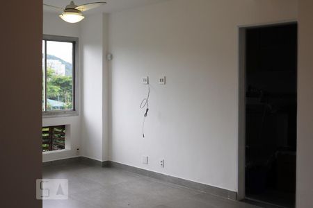 Sala de apartamento para alugar com 2 quartos, 60m² em Barra da Tijuca, Rio de Janeiro