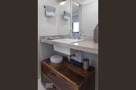 Apartamento à venda com 120m², 4 quartos e 2 vagasBanheiro suíte 1 e 2