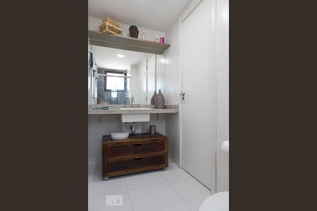 Apartamento à venda com 120m², 4 quartos e 2 vagasBanheiro suíte 1 e 2