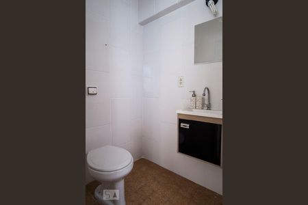 Banheiro de kitnet/studio à venda com 1 quarto, 27m² em Partenon, Porto Alegre