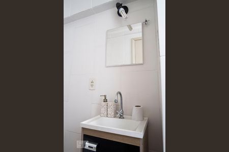 Banheiro de kitnet/studio à venda com 1 quarto, 27m² em Partenon, Porto Alegre